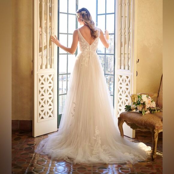 Stella York 7126 Plus Size tulle lace A-line wedding dress, size 26 - Picture 5 of 17